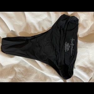 437 black aubrey bottoms